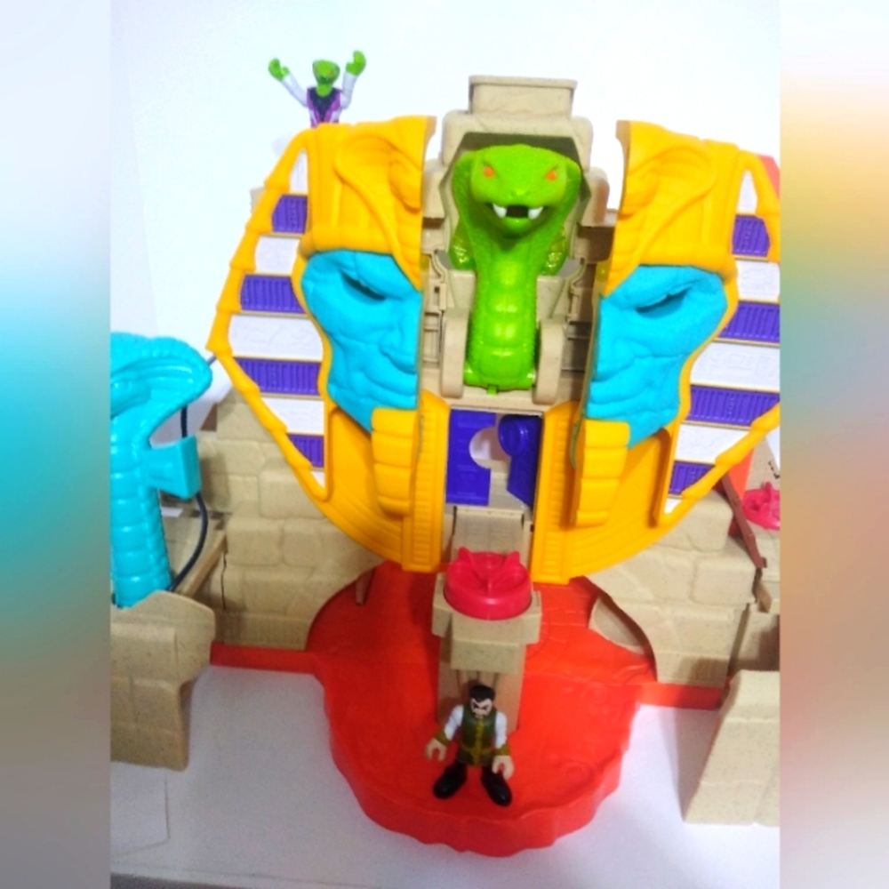 Fisher Price Imaginex Treasure Hunters Serpent Strike Egyptian Temple Pyrimid,